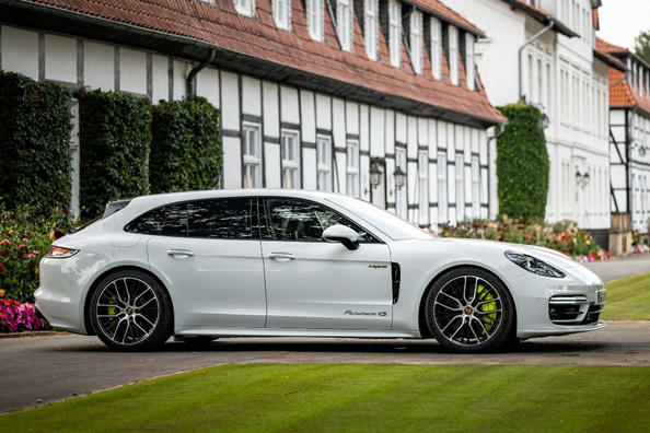 Review van de vierwielaangedreven Porsche Panamera Sport Turismo