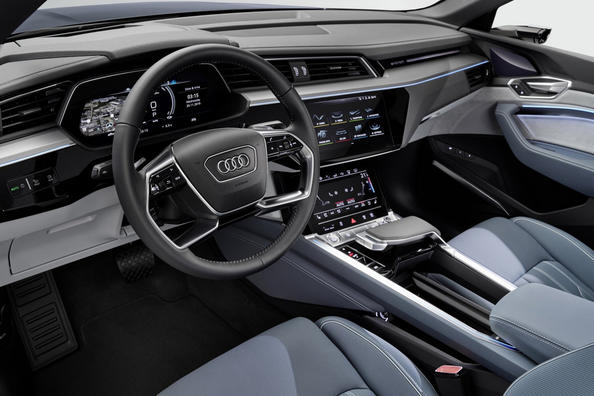 Coupé-achtige elektrische AWD-crossover: Audi e-tron Sportback Foto 6
