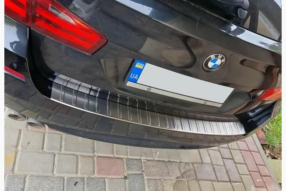 BMW 5 Serie F10/F11 2010–2016 Achterbumper beschermlijst Carmos (SW, RVS) Image