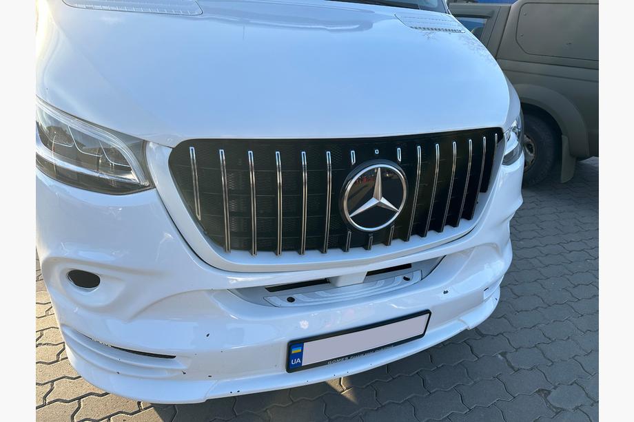 Mercedes Sprinter W907/W910 2018– Voorgrille Panamericana GT Chrome Premium V1 Zonder frame Foto 4