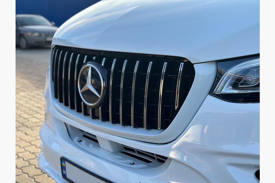 Mercedes Sprinter W907/W910 2018– Voorgrille Panamericana GT Chrome Premium V1 Zonder frame Foto 2