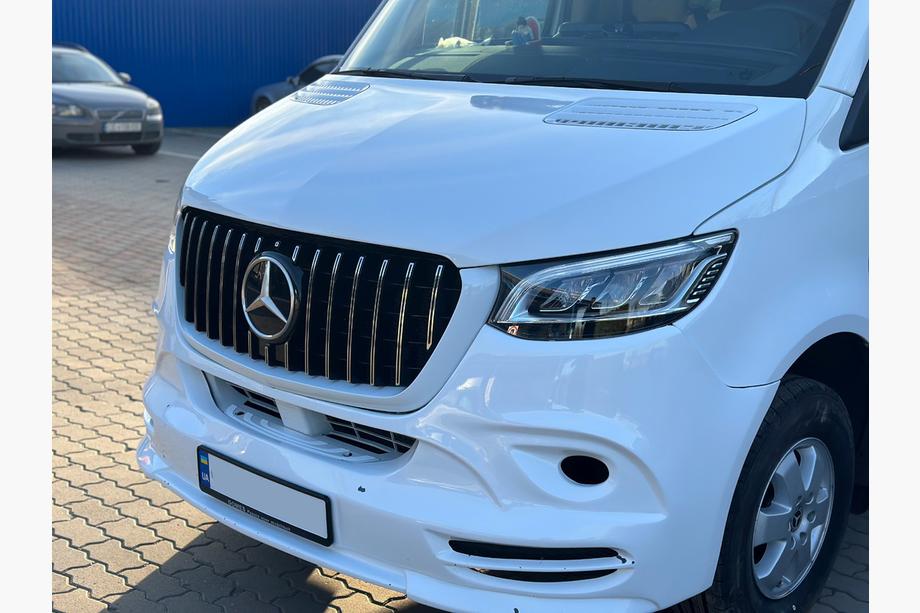 Mercedes Sprinter W907/W910 2018– Voorgrille Panamericana GT Chrome Premium V1 Met frame Image