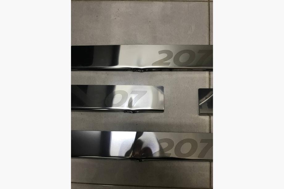 Peugeot 207 2006–2014 OPRUIMING! Carmos dorpellijsten (4 stuks, RVS) Image