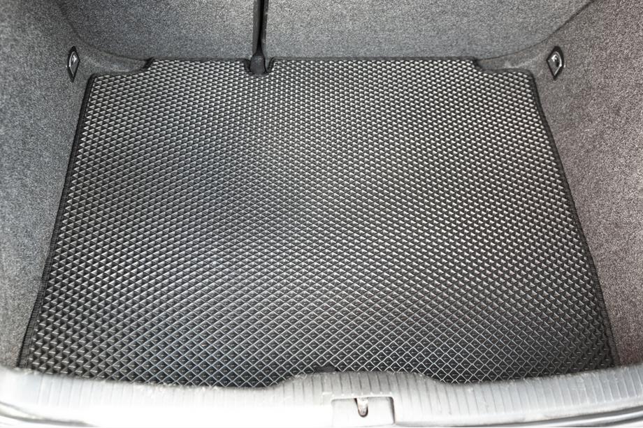 Volkswagen Golf 4 1997–2006 Kofferbakmat (HB, EVA, zwart) Image