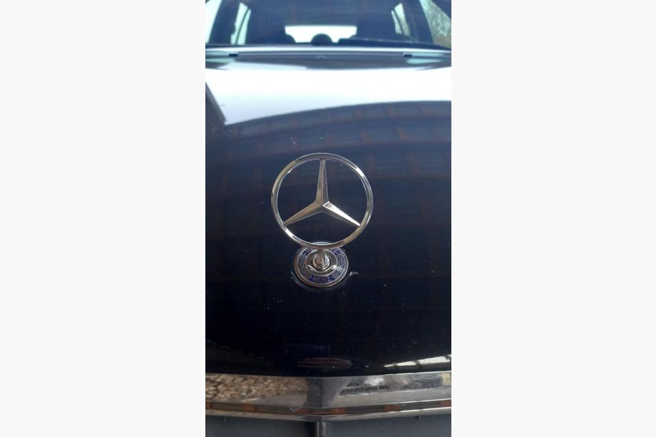 Mercedes C-Klasse W203 2000–2007 Embleem met richtkruis (met opschrift) Foto 1