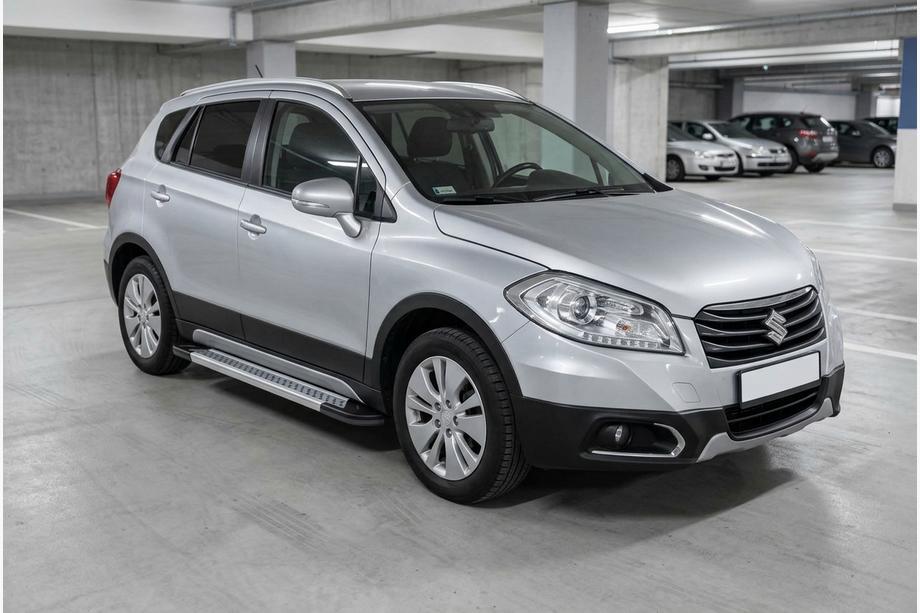 Suzuki SX4 S-Cross 2013–2016 Zijdrempels Vision New Grey (set van 2, aluminium) Image