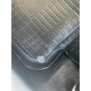 Skoda vloermat bevestigingsclip (groot) foto 4