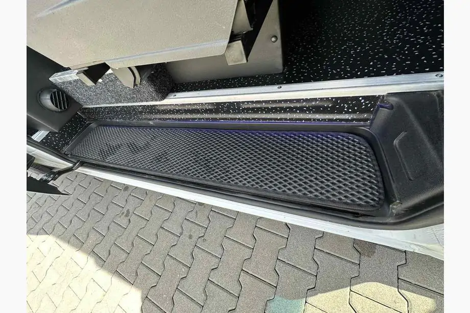 Mercedes Sprinter W907/W910 2018– Polyurethaan EVA-instapdrempelmatten (zwart) Image