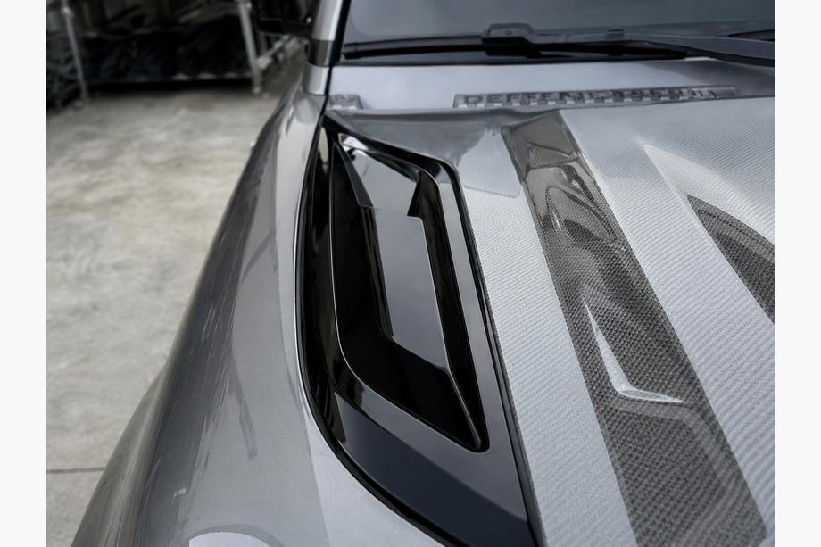 Land Rover Defender 2019– Afdekkappen voor motorkapventilatie (2 stuks) Image