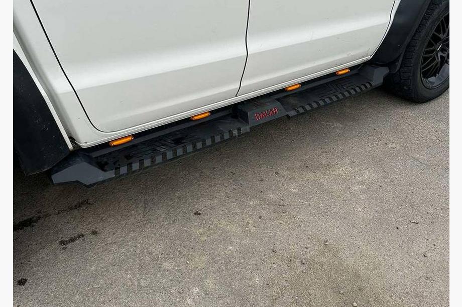 Volkswagen Amarok 2010–2022 Sidebars Dakar V2 met LED (2 stuks, metaal) Foto 12