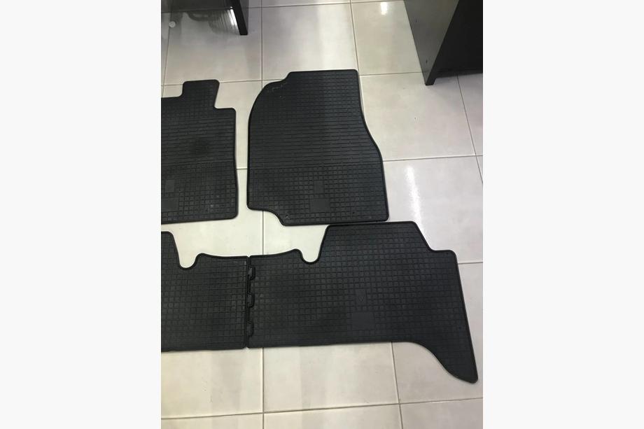 Toyota Land Cruiser 100 1998–2007 Gebruikte rubbermatten (4 st., Stingray Premium) Image