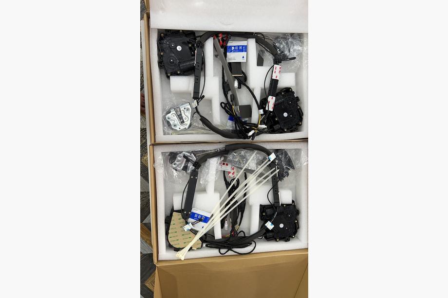 Lexus LX570/450d 2008–2022 Softclose deursluitset Image
