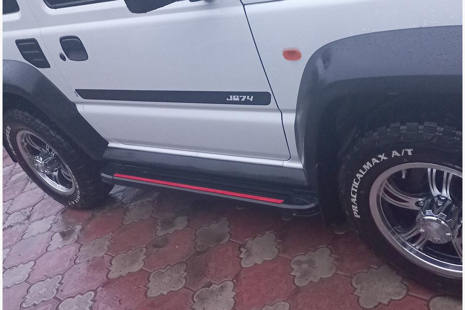 Suzuki Jimny 2018– Side steps Maya Red (2 stuks, aluminium) Image