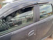 Dacia Duster 2008–2018 Raamdeflectoren (4 stuks, Sunplex Sport) foto 2