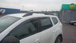 Dacia Duster 2018–2024 Raamdeflectoren (4 stuks, Sunplex Sport) foto 3