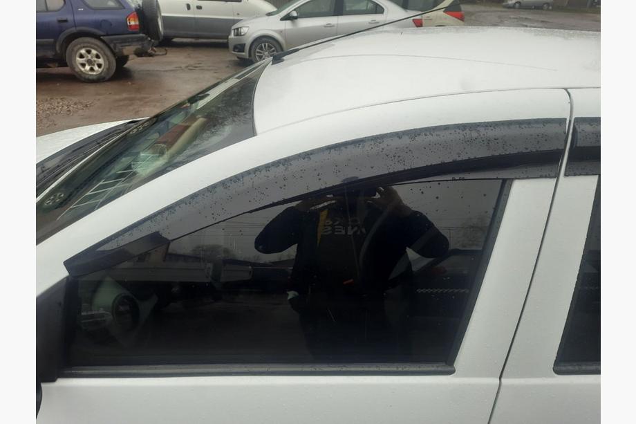 Renault Sandero 2013–2022 Raamdeflectoren (4 stuks, Sunplex Sport) Foto 2