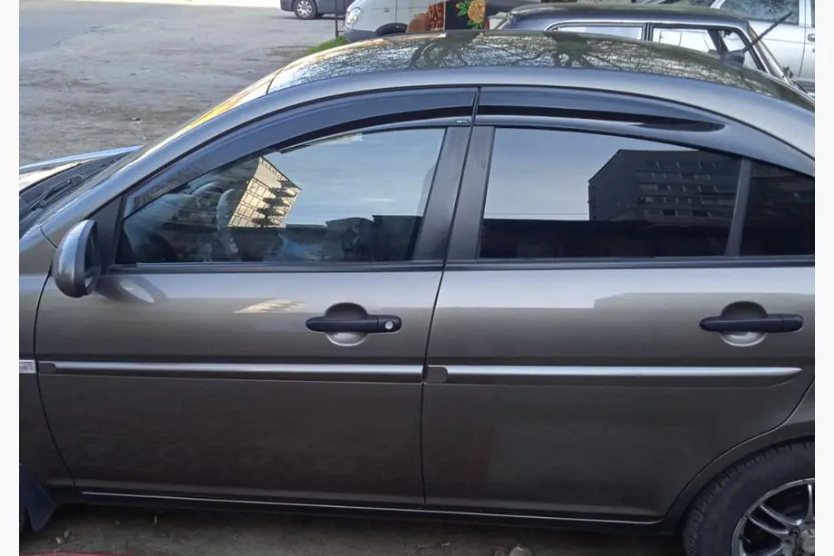 Hyundai Accent 2006–2010 Raamdeflectoren (4 stuks, Sunplex Sport) Foto 4