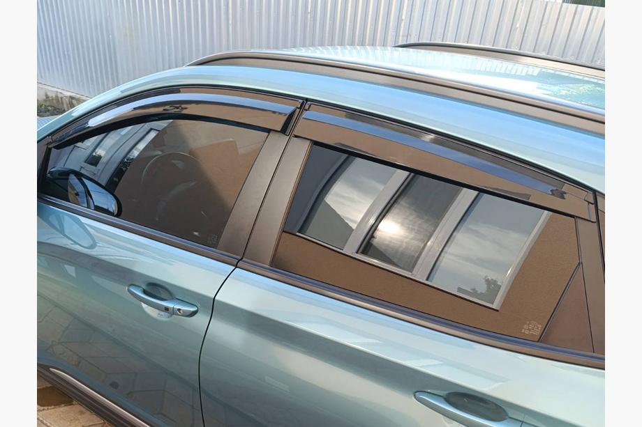 Hyundai Kona 2017–2023 Raamdeflectoren (4 stuks, Sunplex Sport) Foto 2