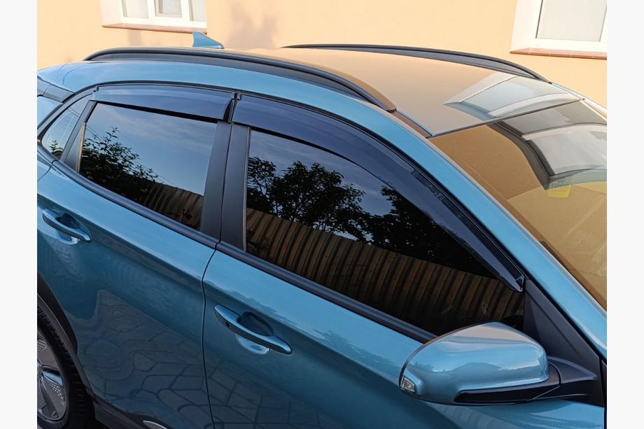 Hyundai Kona 2017–2023 Raamdeflectoren (4 stuks, Sunplex Sport) Foto 1