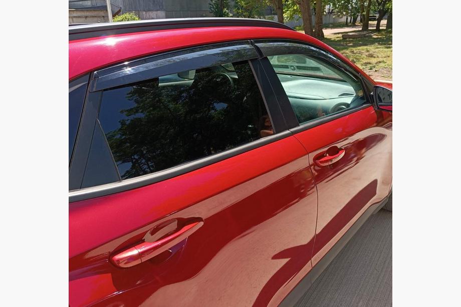 Hyundai Kona 2017–2023 Raamdeflectoren (4 stuks, Sunplex Sport) Foto 13