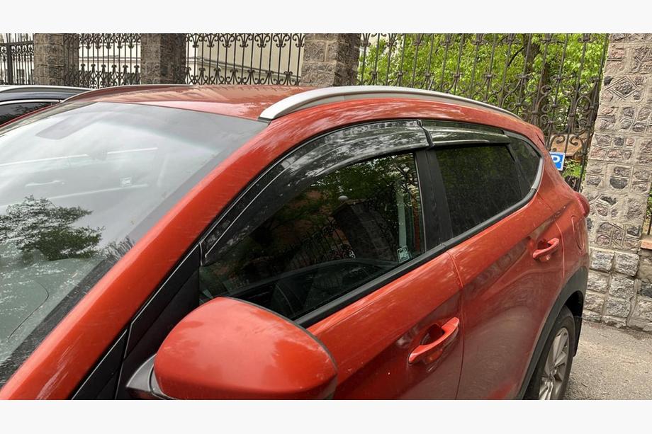 Hyundai Tucson TL 2016–2021 Raamdeflectoren (4 stuks, Sunplex Sport) Foto 1