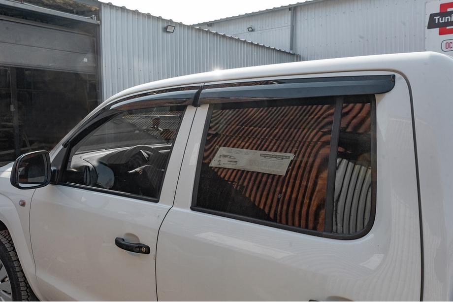 Volkswagen Amarok 2010–2022 Raamdeflectoren (4 stuks, Sunplex Sport) Foto 3