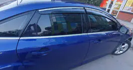 Ford Focus III 2011–2017 Raamwindschermen met chroomstrip HB/Sedan (4 stuks, Sunplex Chrome) foto 2