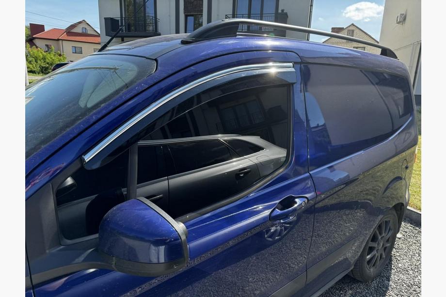 Ford Courier 2014–2023 Raamdeflectoren met chromen sierlijst (4 stuks, Sunplex Chrome) Image