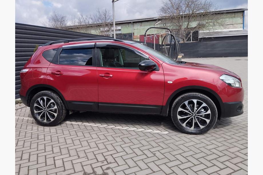 Nissan Qashqai 2010–2014 Raamdeflectoren met chromen sierlijst (4 stuks, Sunplex Chrome) Foto 3