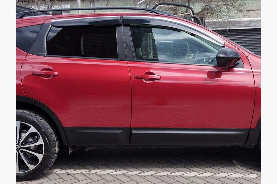Nissan Qashqai 2010–2014 Raamdeflectoren met chromen sierlijst (4 stuks, Sunplex Chrome) Foto 1