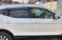 Nissan Qashqai 2014–2021 Raamdeflectoren met chromen sierlijst (4 stuks, Sunplex Chrome) foto 3