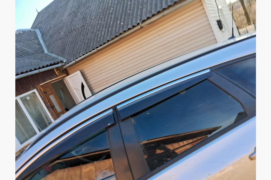 Opel Astra J 2009–2015 Raamwinddeflectoren met chromen strip HB/SD (4 stuks, Sunplex Chrome) Foto 3