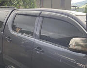 Toyota Hilux 2015– Raamdeflectoren met chromen sierlijst (4 stuks, Sunplex Chrome) foto 7