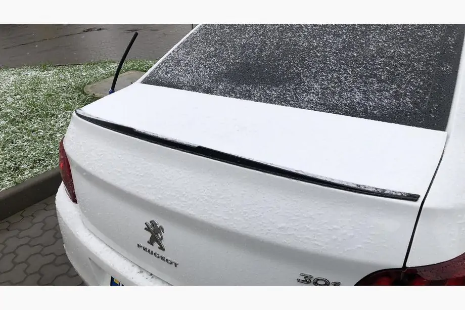 Peugeot 301 2012– Lip spoiler (Sunplex, zwart) (118,5 cm x 5,5 cm) Foto 6