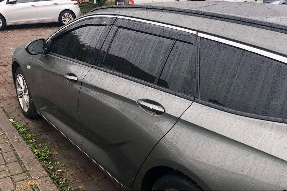 Opel Insignia 2017–2022 Raamwinddeflectoren met chroomstrip SW (4 stuks, HIC) Foto 1