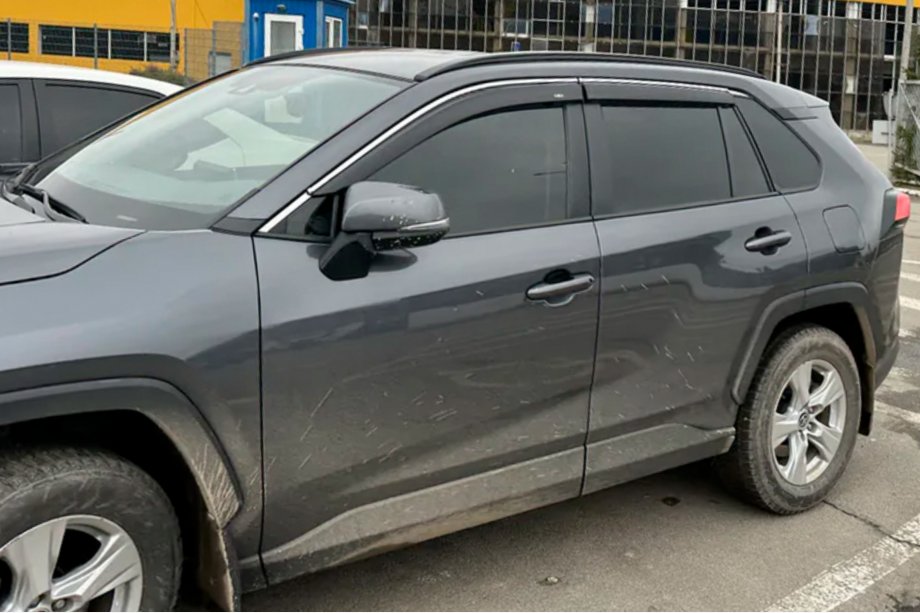 Toyota Rav 4 2019–2025 Raamwindschermen met chroomlijst (4 stuks, HIC) Foto 5