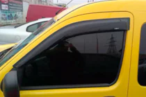 Peugeot Partner 1996–2008 Raamwindschermen 11 cm (2 stuks, HIC) foto 4