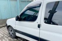Peugeot Partner 1996–2008 Raamwindschermen 11 cm (2 stuks, HIC) foto 2