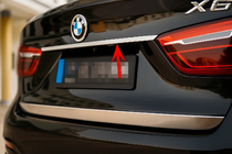 BMW X6 F16 2014–2019 Chroomstrip boven de kentekenplaat foto 1