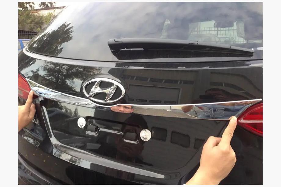 Hyundai Santa Fe 3 2012–2018 Chroomstrip boven de kentekenplaat Image