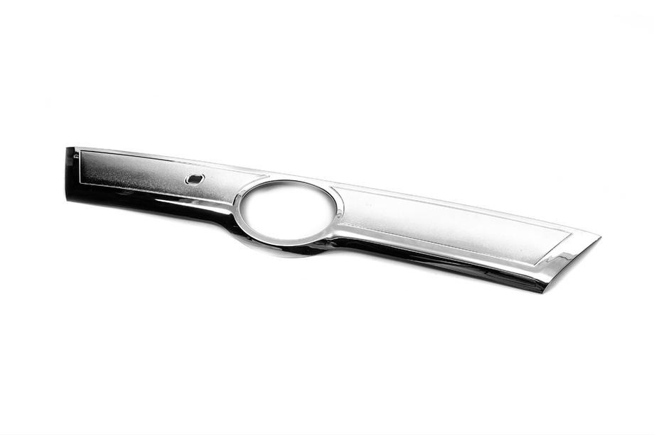 Toyota Highlander 2013–2019 Chroomstrip boven kenteken Libao (ABS) Image