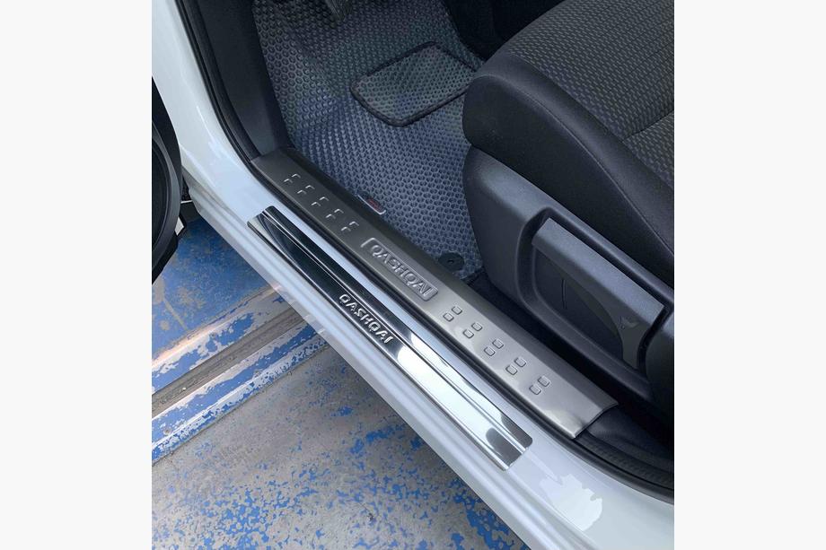 Nissan Qashqai 2014–2021 Kunststof dorpellijsten Libao Foto 2