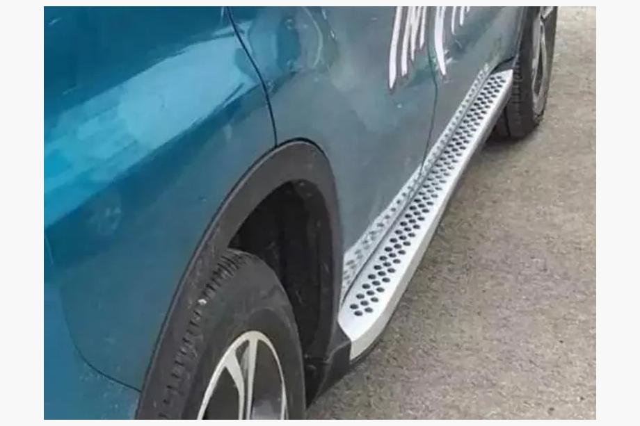Suzuki Vitara 2015– OEM side steps (2 stuks, aluminium) Image