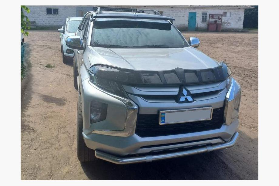 Mitsubishi L200 2015–2024 Motorkapdeflector (2019+, EuroCap Dragon) Image