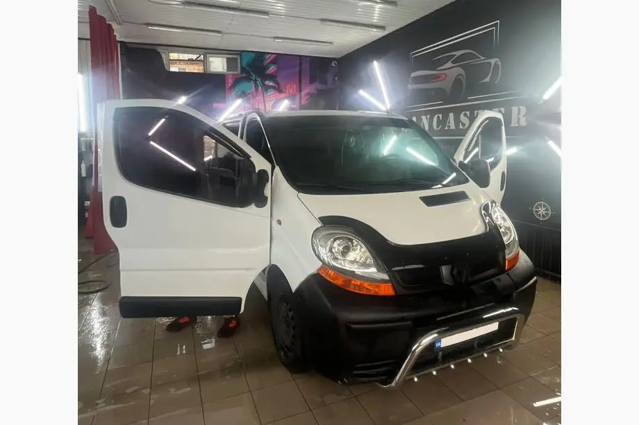 Opel Vivaro 2001–2015 Motorkapdeflector lang (EuroCap) Foto 2