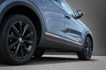 Volkswagen Tiguan 2016–2023 Carmos deurlijsten voor AllSpace (set 4 stuks, RVS) foto 1