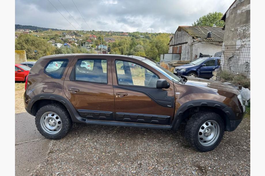 Renault Duster 2008–2017 Bovenste deurlijsten (2 stuks) Image