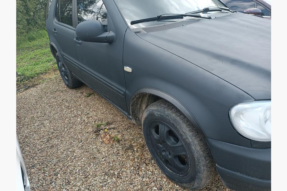 Mercedes ML W163 1997–2005 Wielkastverbreders (set van 4, zwart, ABS-kunststof) Foto 2