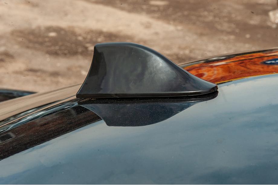 Sharkfin dakantenne (zwart, ABS) Foto 14