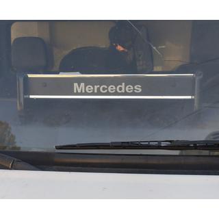 Dashboardplank (zwart met rood stiksel) foto 2